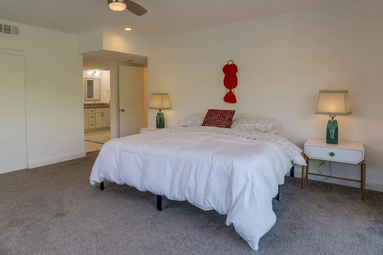 Prázdninový dům Sunny Palm Springs Townhome With Pool Access!
