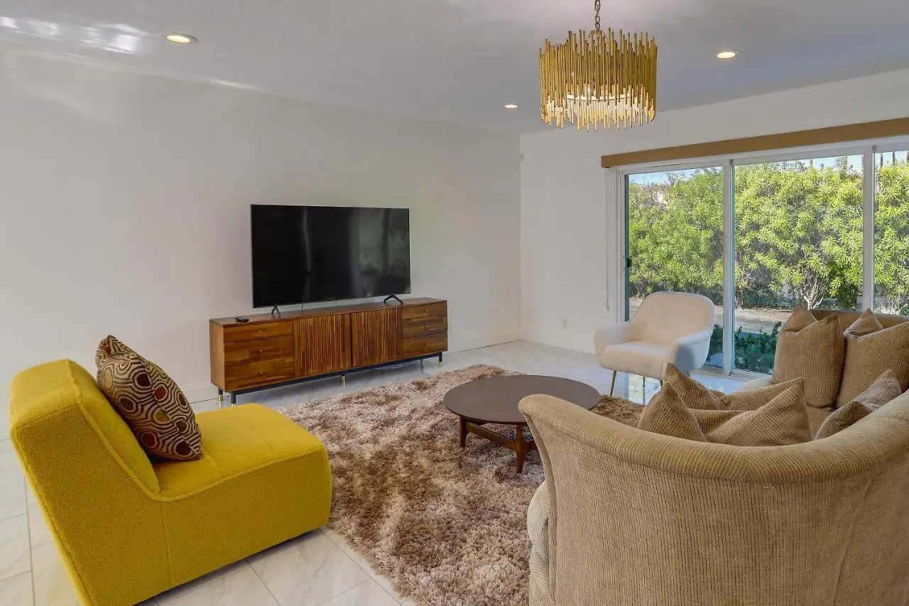 Prázdninový dům Sunny Palm Springs Townhome With Pool Access!