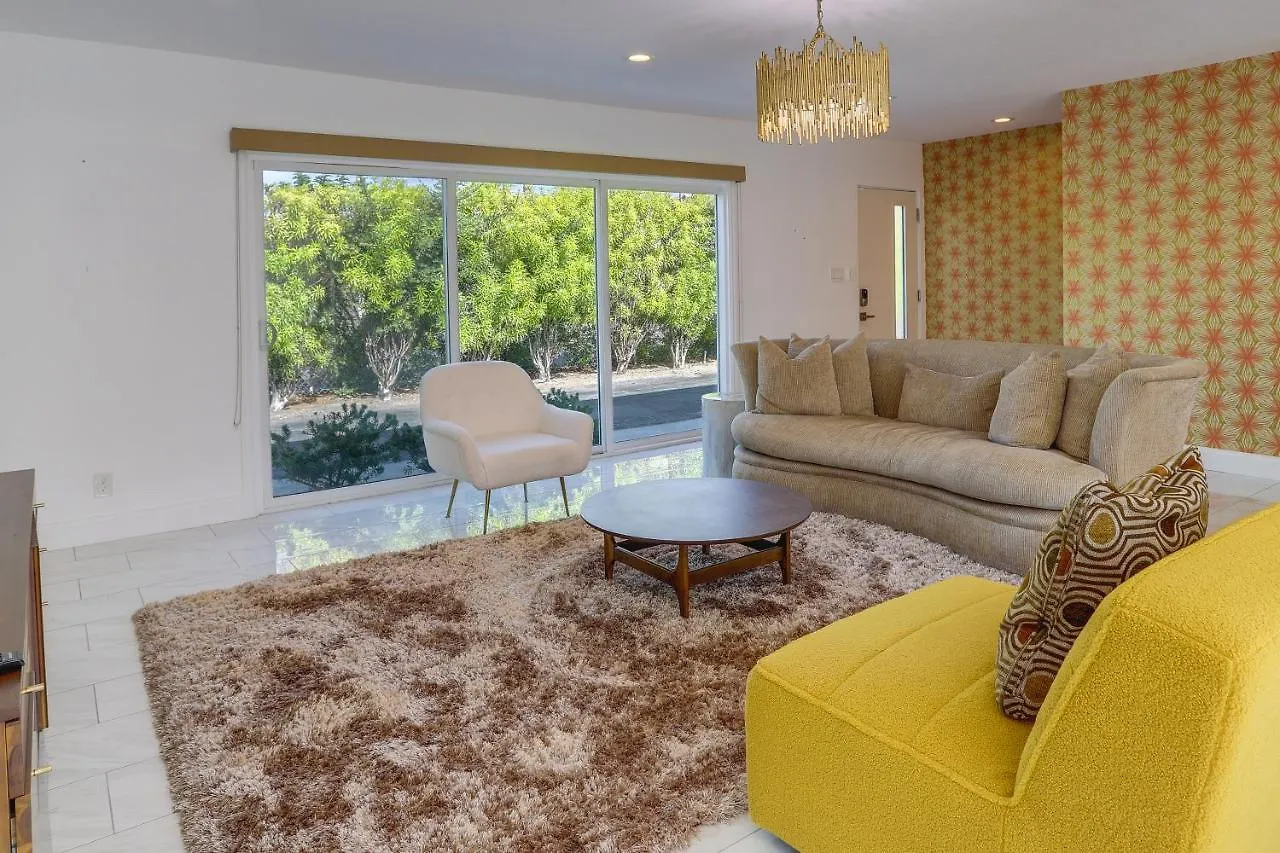 Prázdninový dům Sunny Palm Springs Townhome With Pool Access!
