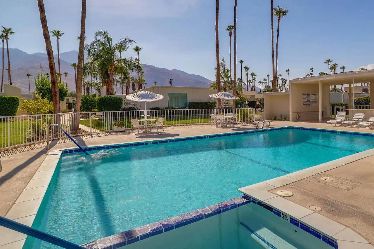 Prázdninový dům Sunny Palm Springs Townhome With Pool Access!