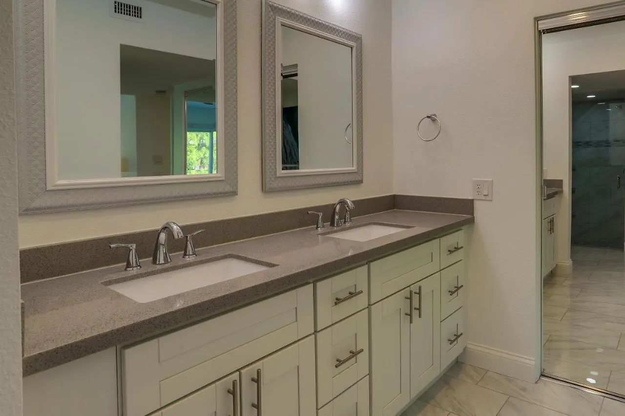 Sunny Palm Springs Townhome With Pool Access!