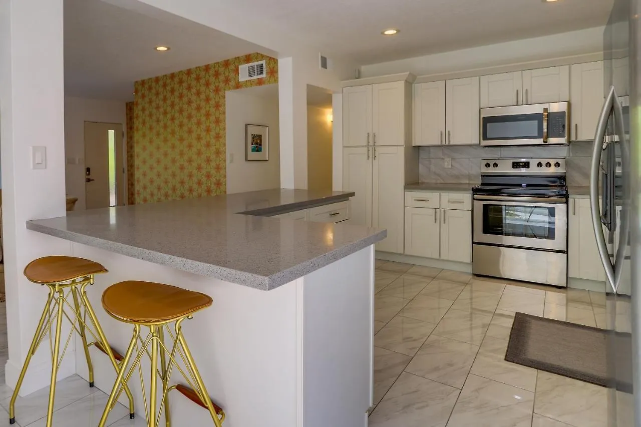 Sunny Palm Springs Townhome With Pool Access! 0*,  USA