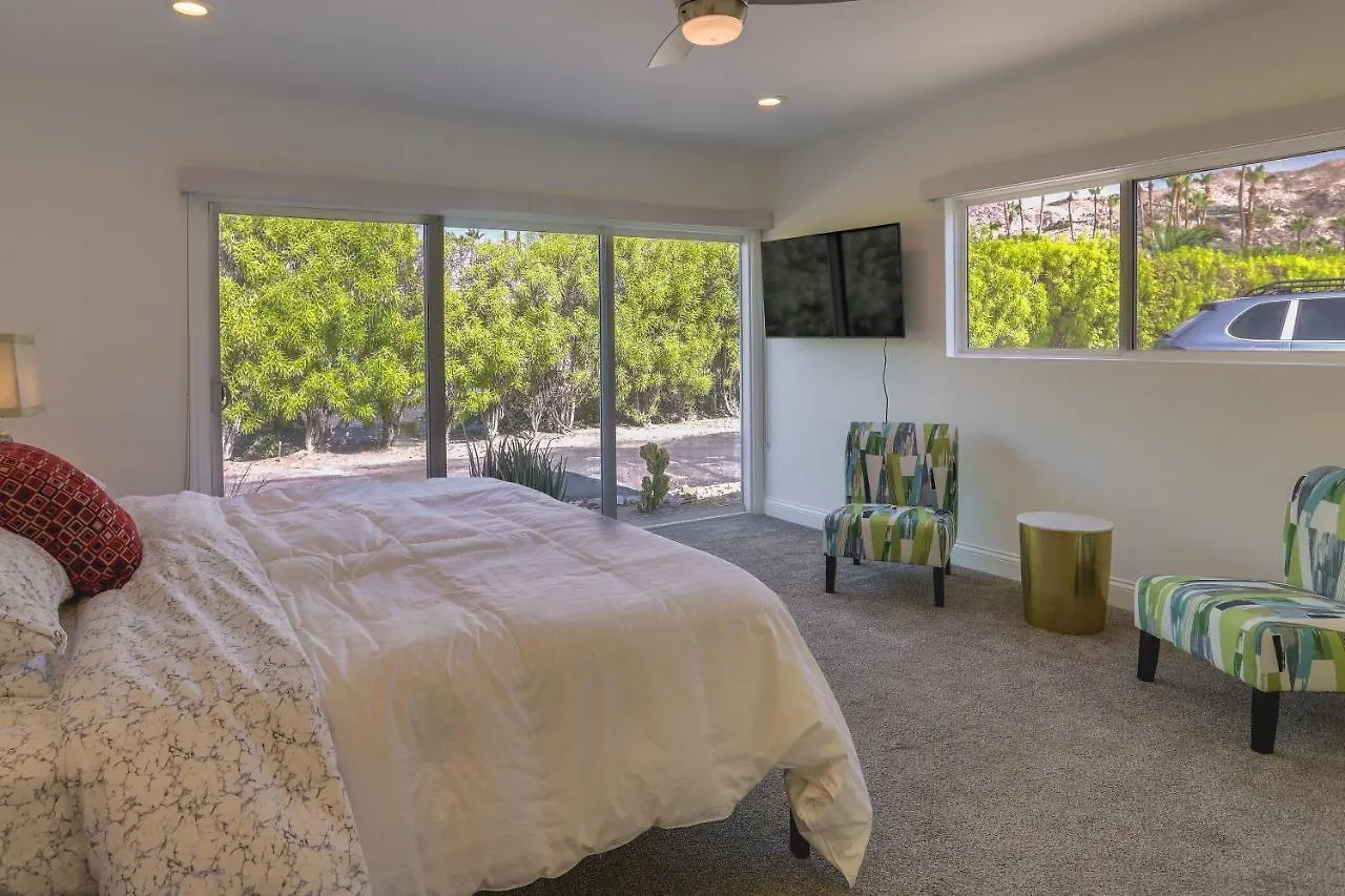 Prázdninový dům Sunny Palm Springs Townhome With Pool Access! USA