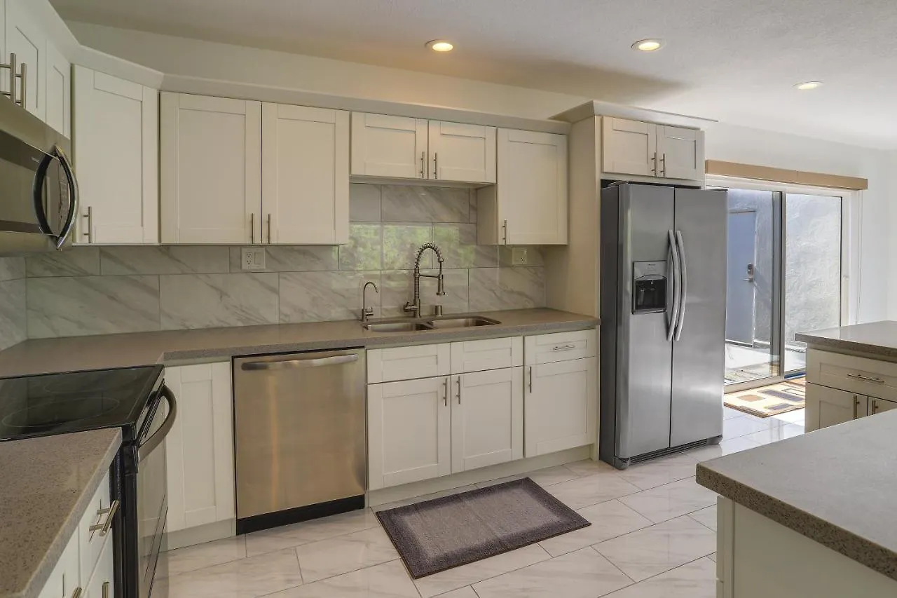 Sunny Palm Springs Townhome With Pool Access! 0*,