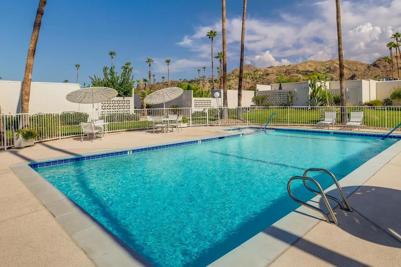 بيت للعطل Sunny Palm Springs Townhome With Pool Access!