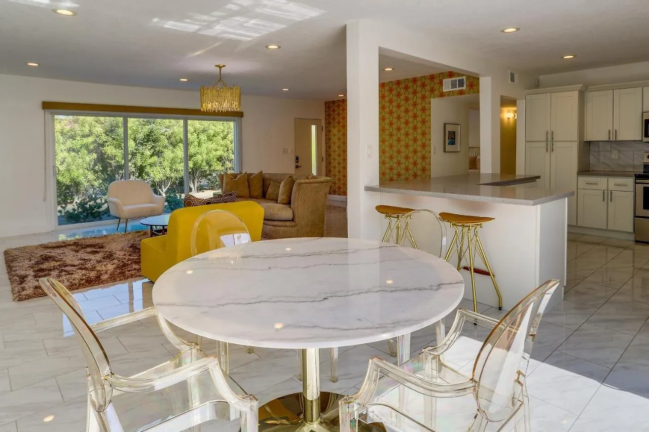 Sunny Palm Springs Townhome With Pool Access!